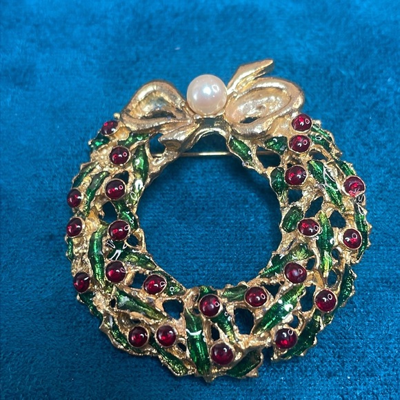 Jewelry - Vintage Christmas Wreath Brooch